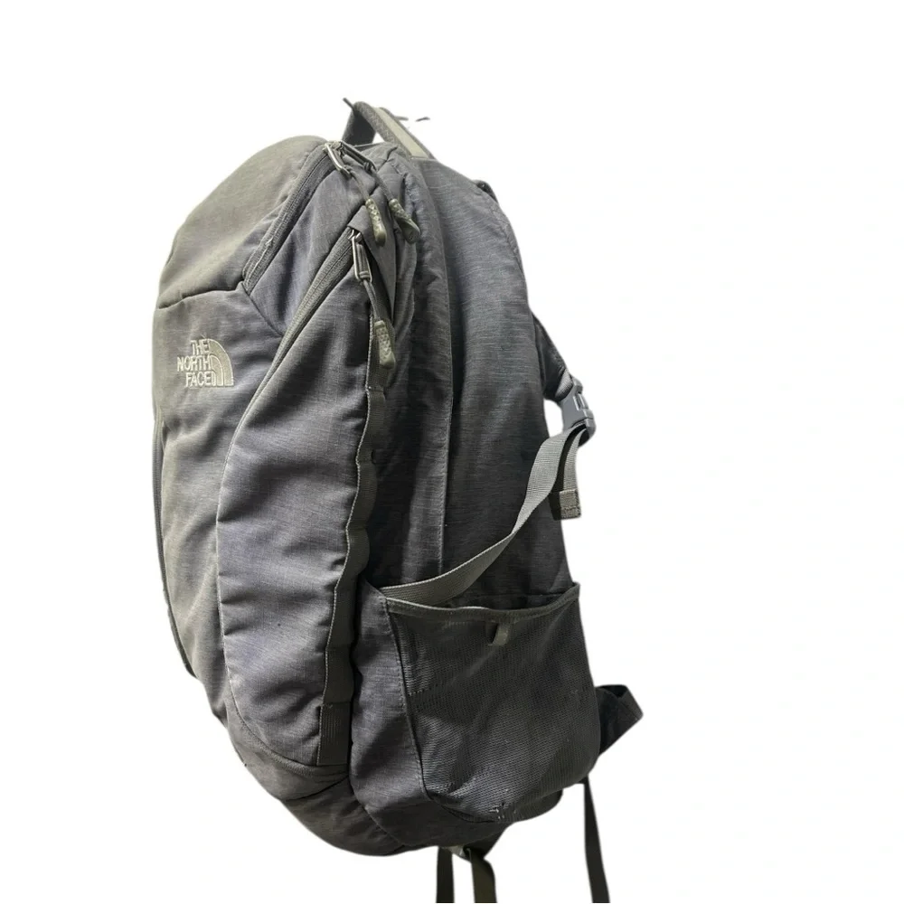 🎒 The North Face Gray “Mainntame” Backpack | Hiking Travel Daypack‎